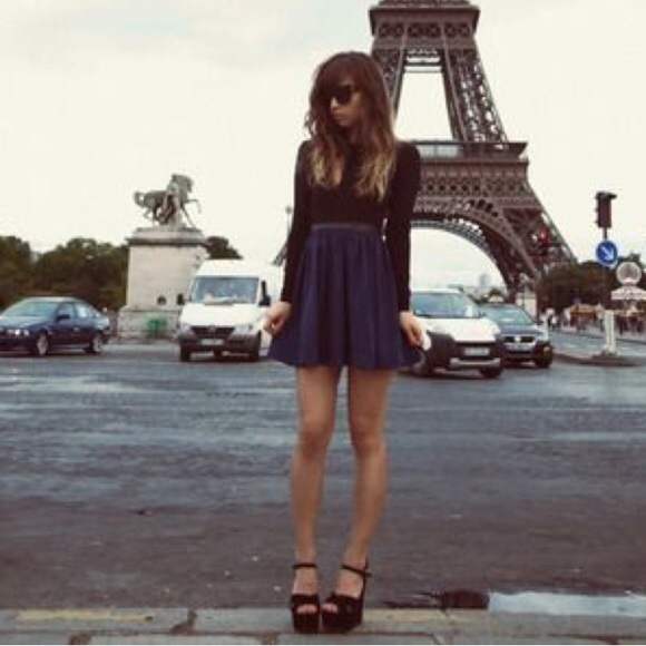 ELIZABETH & JAMES Backless Dress - Size Small - Picture 2 of 6